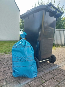 35-L-Abfallsack neben einer Restabfalltonne&nbsp;&copy;&nbsp;AWH